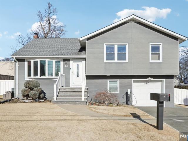 House for sale in River Edge, New Jersey