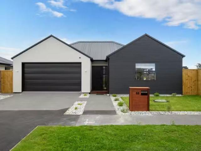 House for sale in Chaslands, Canterbury