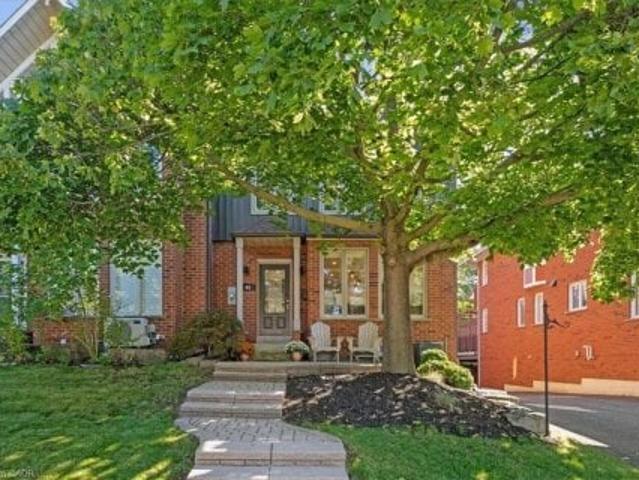 Townhouse for sale in Ancaster, Ontario