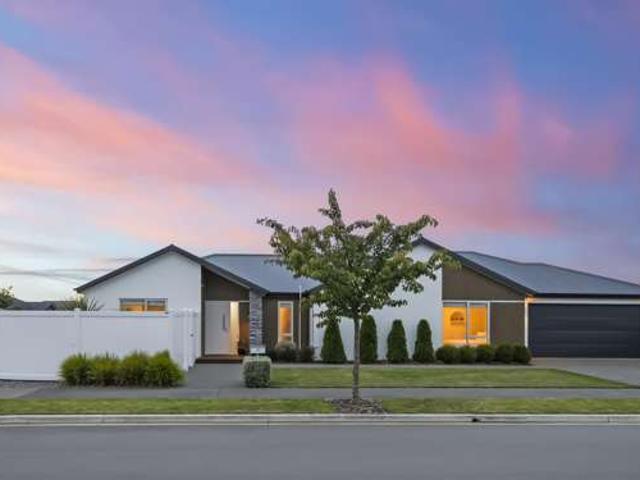 House for sale in Chaslands, Canterbury