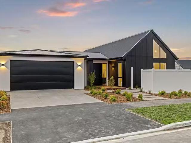 House for sale in Chaslands, Canterbury