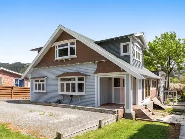 House for sale in Chaslands, Canterbury