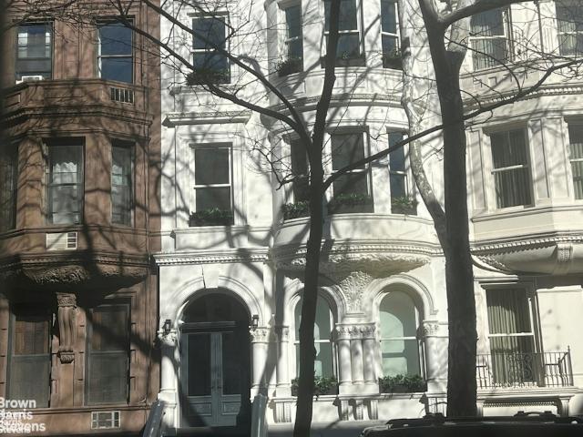 Condo for sale in Manhattan Community Board 7, New York