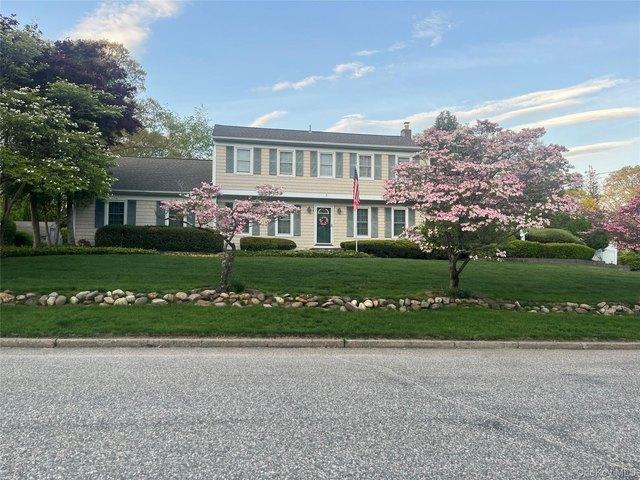 House for sale in Miller Place, New York