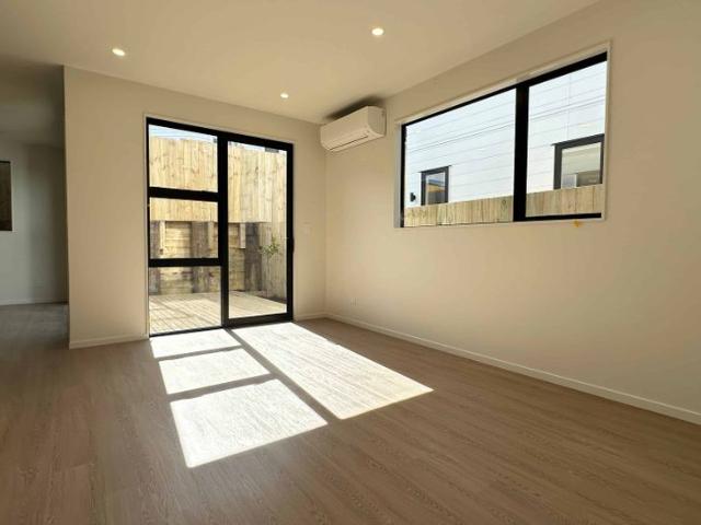Townhouse for rent in Sunnynook, Oroua County