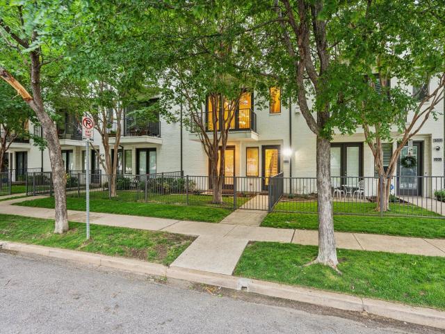 Townhouse for rent in Dallas