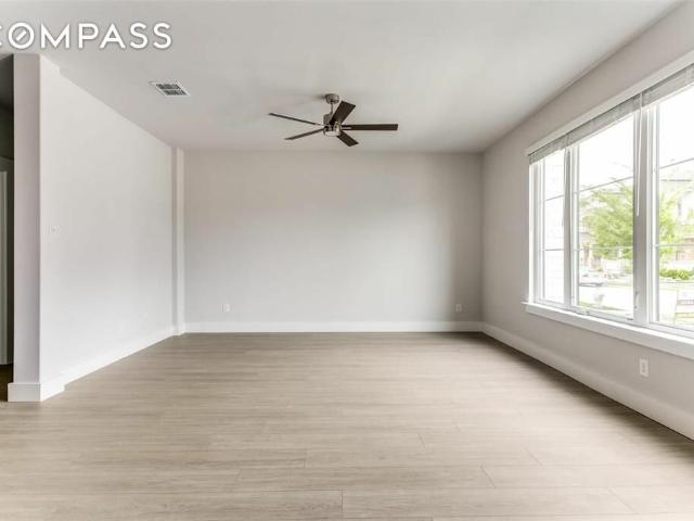 Townhouse for rent in Arlington