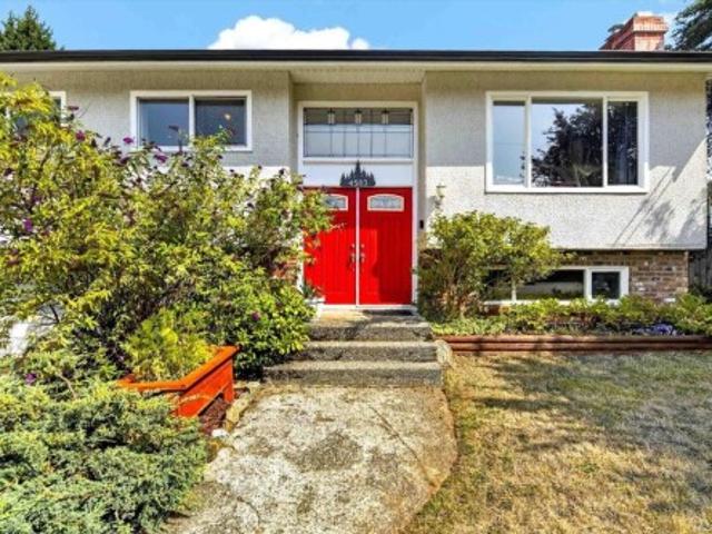 House for sale in Clayoquot, British Columbia
