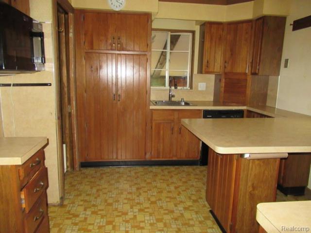 House for sale in Utica, Macomb County