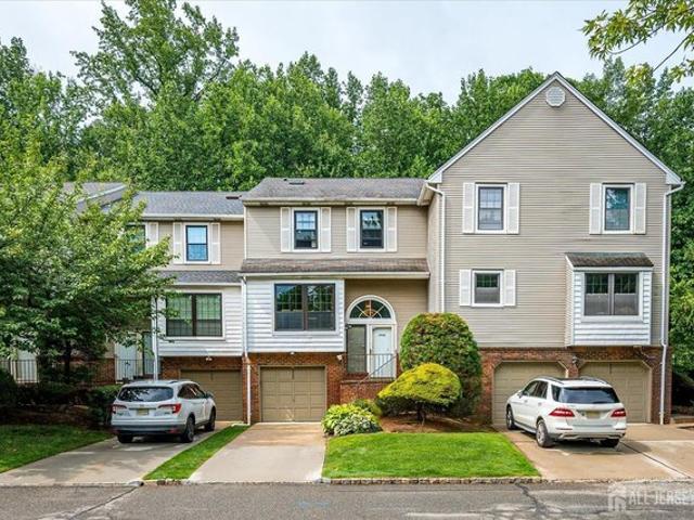 Townhouse for sale in Edison, New Jersey