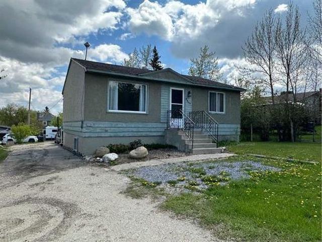 House for sale in Sylvan Lake