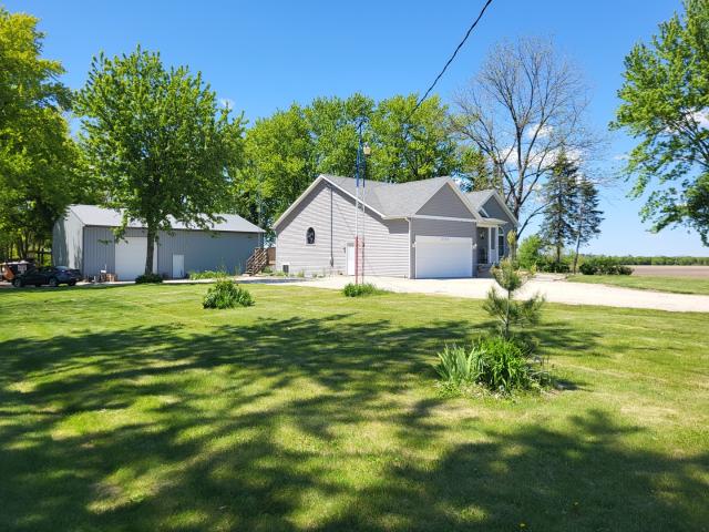 House for sale in Mchenry, Illinois