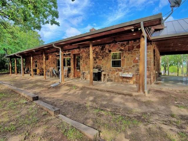 House for sale in Saint Jo, Texas