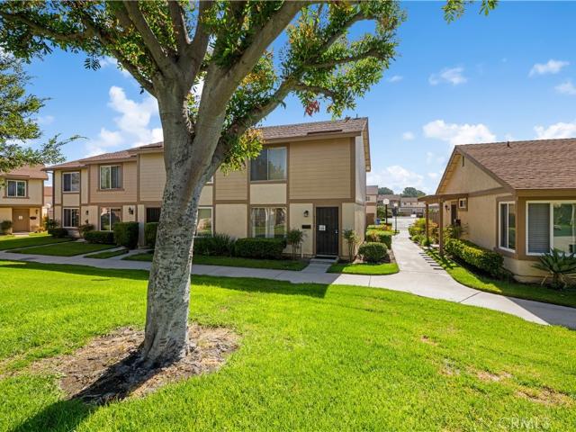 Townhouse for sale in Santa Ana, California