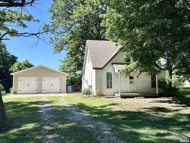 House for sale in Virginia, Illinois