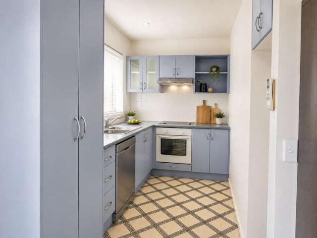 Townhouse for rent in Chaslands, Canterbury