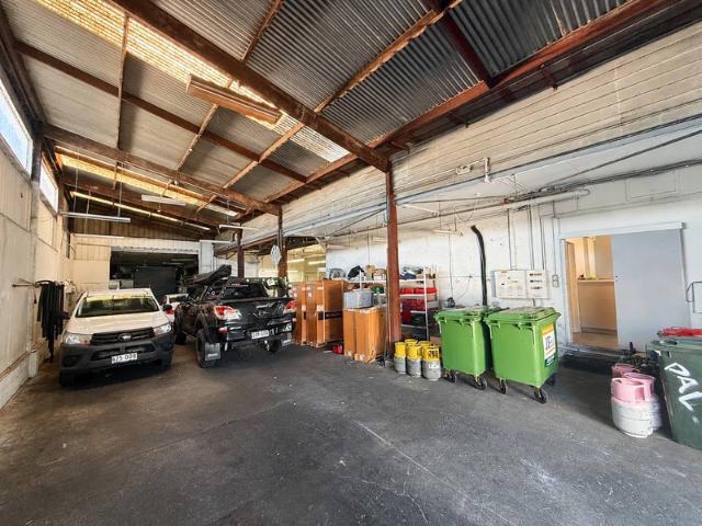Warehouse for rent in Toombul, Queensland