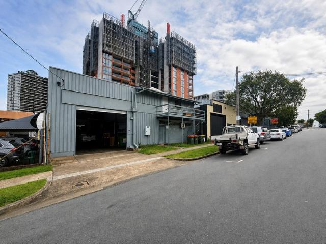 Warehouse for rent in Toombul, Queensland