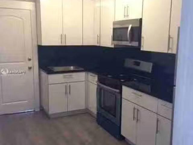 House for rent in Hollywood