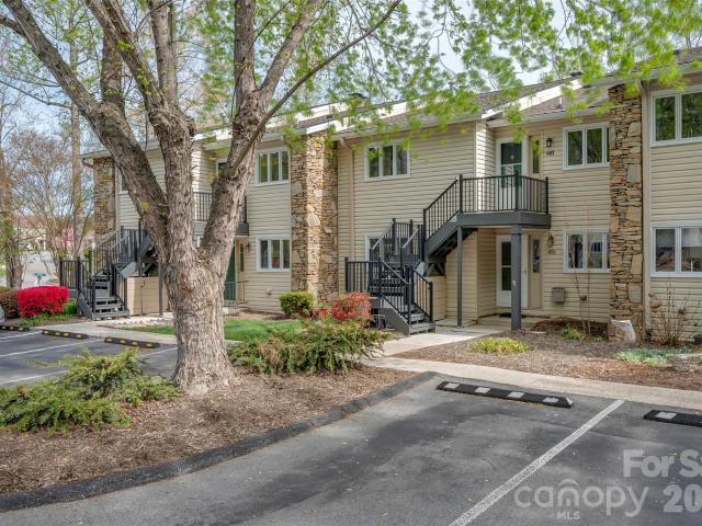 Condo for sale in Hendersonville, North Carolina