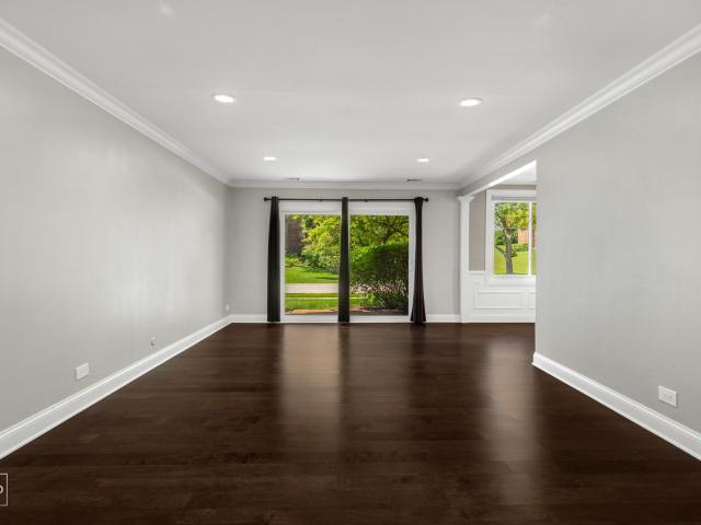 Condo for sale in Glen Ellyn