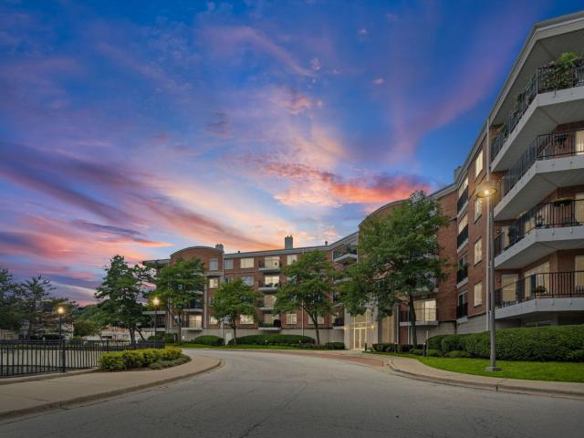 Condo for sale in Buffalo Grove, Illinois