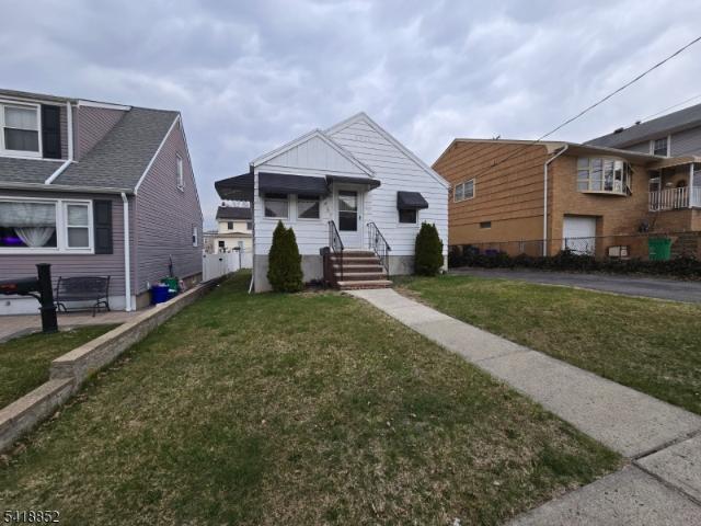 House for sale in Lyndhurst, New Jersey