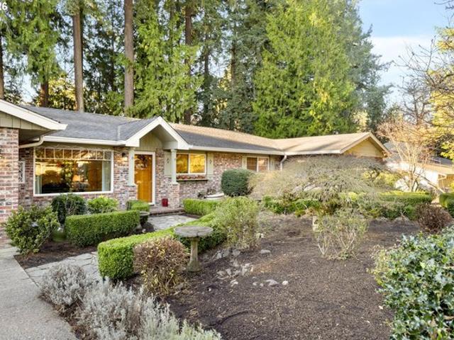 House for sale in Robinwood, West Linn