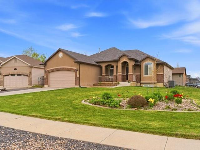 House for sale in Hooper, Utah