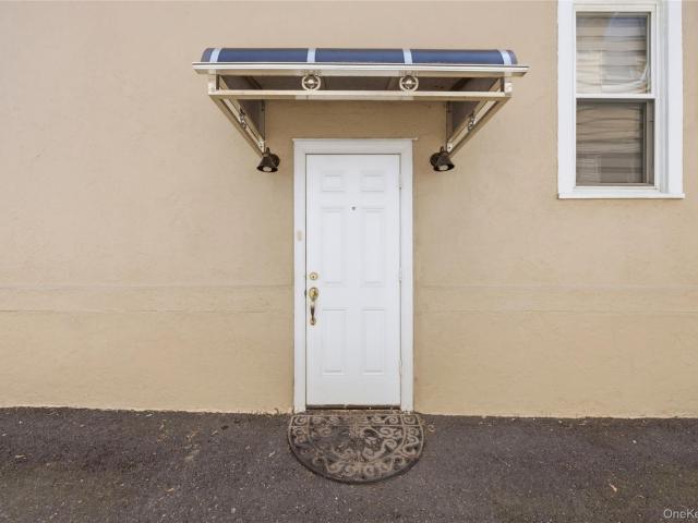 House for sale in The Bronx, Arverne