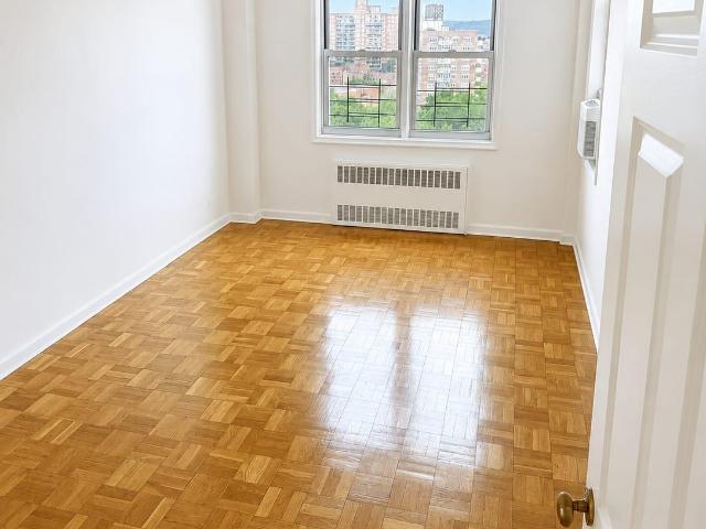 Property for rent in The Bronx, Arverne