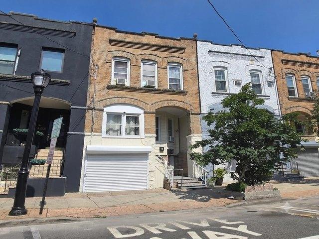 House for sale in Hudson, New Jersey