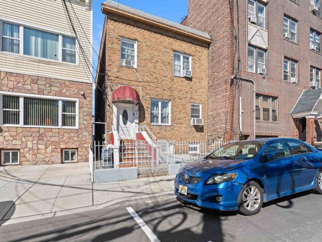 House for sale in Union City, Hudson County