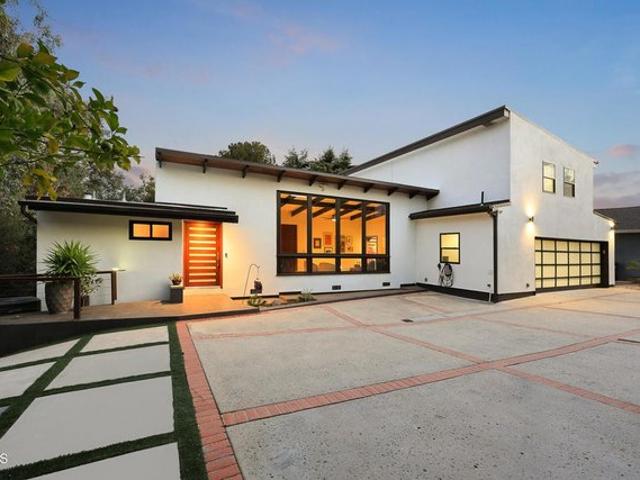 House for sale in La Canada Flintridge, California