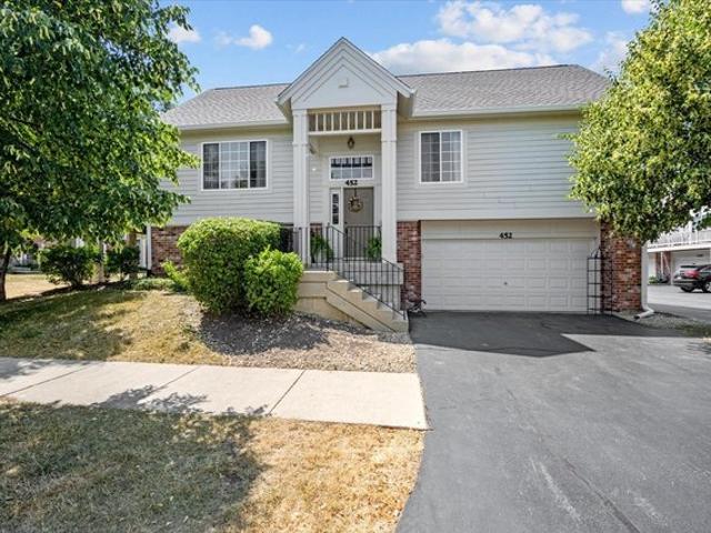 Townhouse for sale in Elgin, Illinois