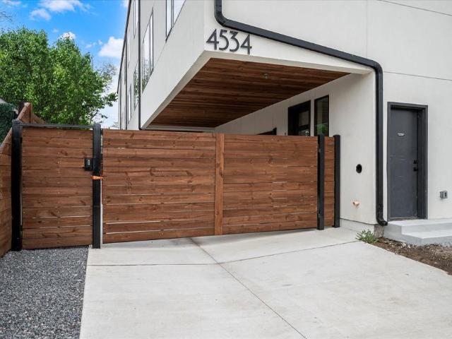 Townhouse for sale in Dallas, Texas