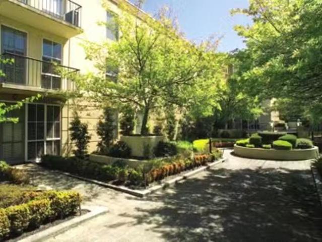 Apartment for rent in Carlton