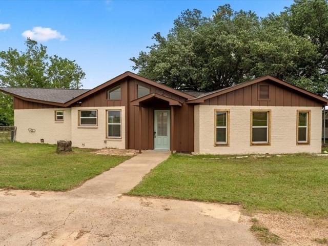 House for sale in Henderson, Texas