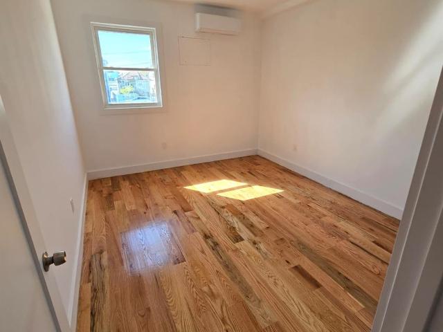 House for sale in Queens, Far Rockaway