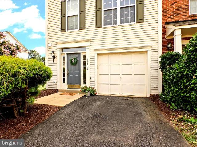 Townhouse for sale in Sterling