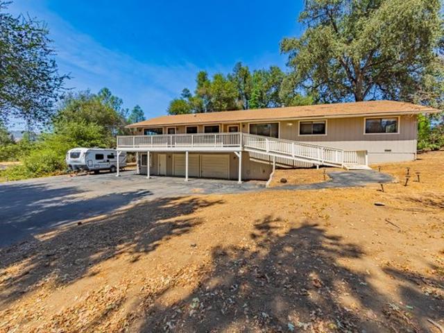 House for sale in Oakhurst, California