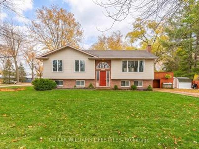 House for sale in Plympton–wyoming, Ontario