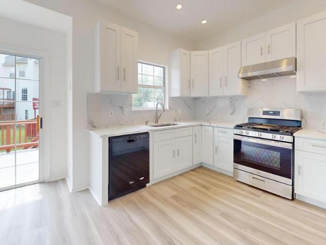 Townhouse for sale in Sterling