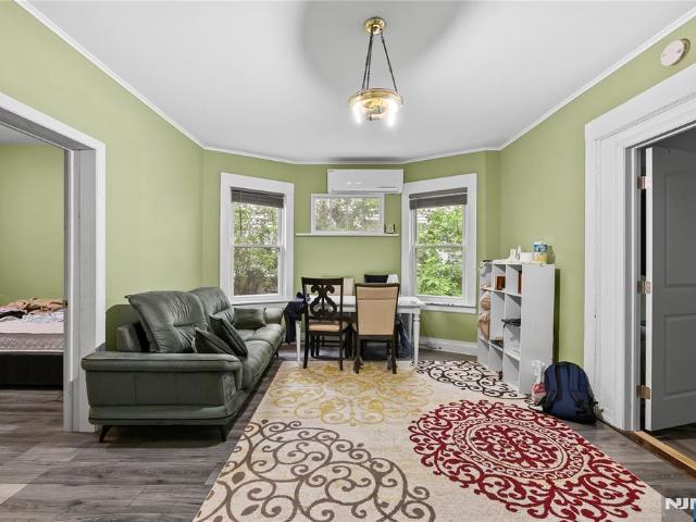 House for sale in Clifton