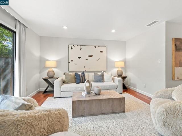Townhouse for sale in Martinez, Contra Costa County