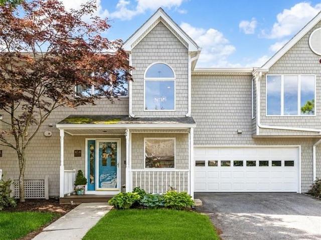 Townhouse for sale in Bristol, Rhode Island