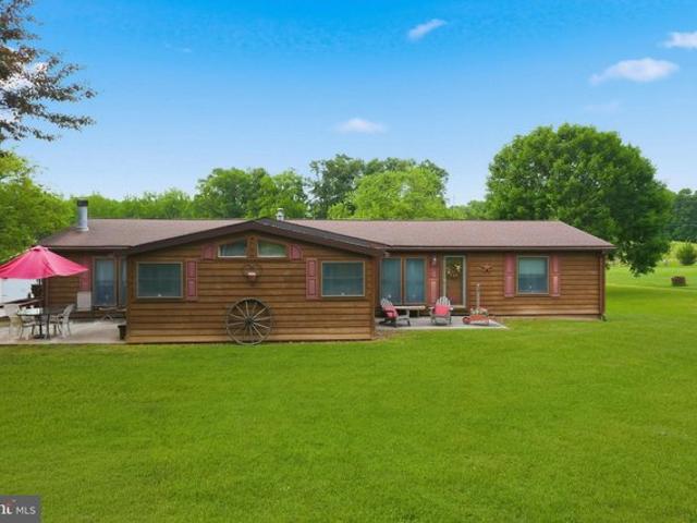 House for sale in Abbottstown, Pennsylvania