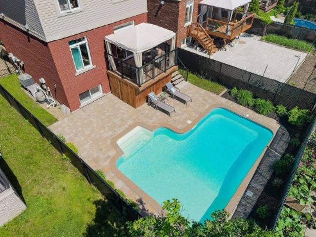 House for sale in Sainte-Dorothée, Laval (région administrative)