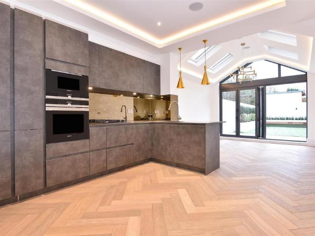 Apartment for rent in London Borough of Richmond upon Thames, Greater London