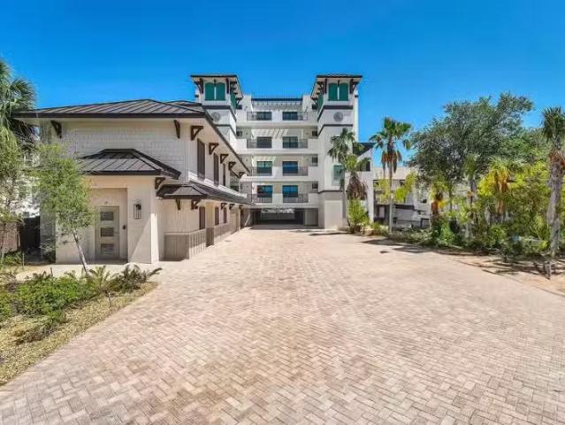 Condo for sale in Saint Petersburg Condo for sale in Saint Petersburg